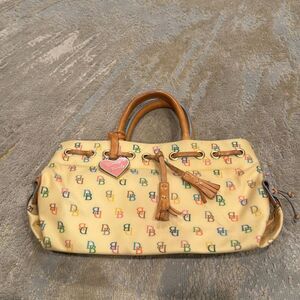 Vintage made in USA Dooney and Bourke “IT” hand bag in GUC no shoulder strap